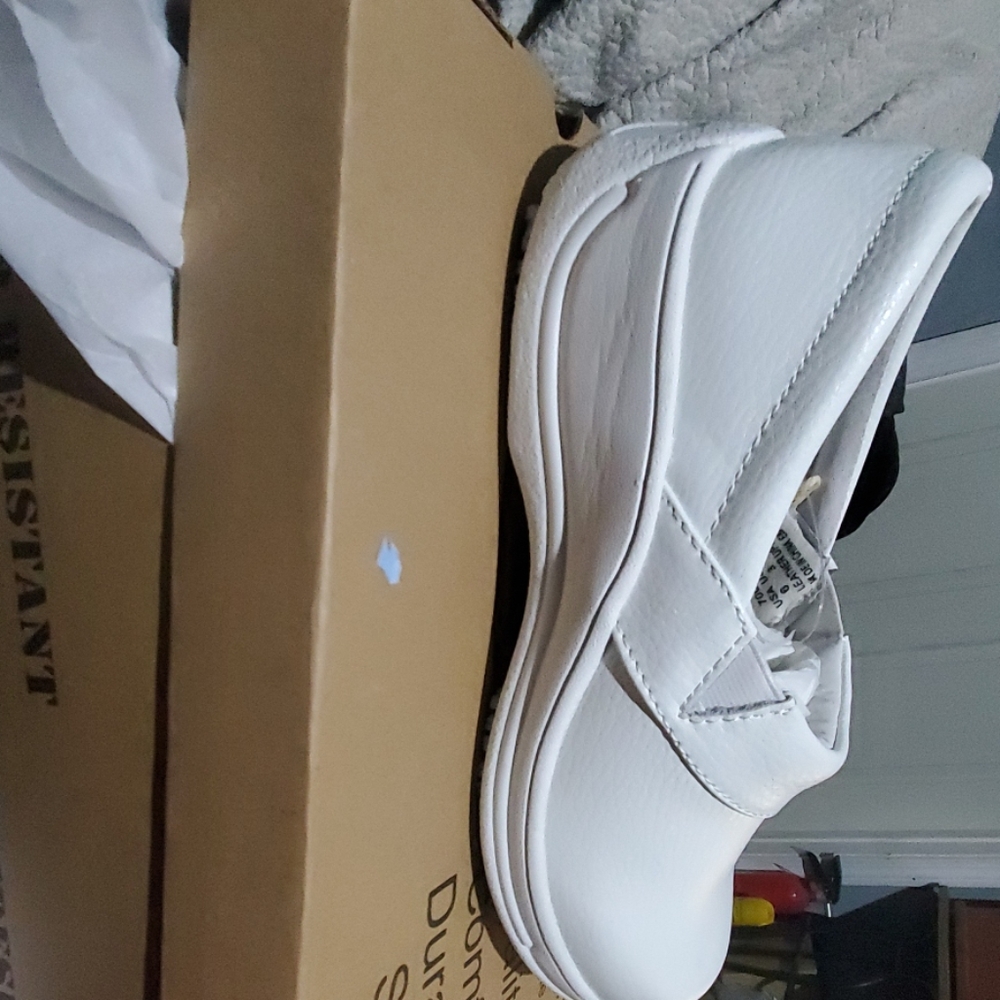 Nursing shoes